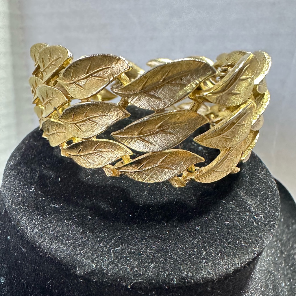 Lisner Gold Tone Leave Bracelet 28$